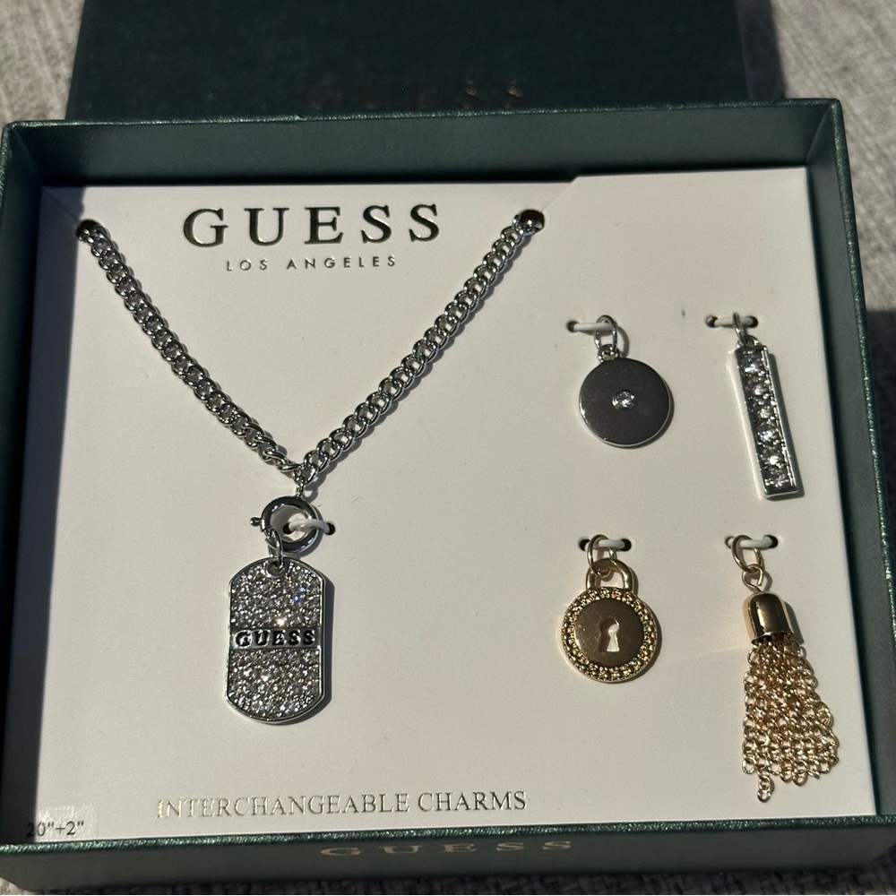 NWT Guess Charm Necklace 🌸